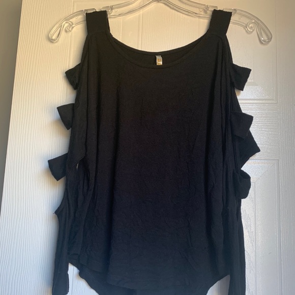 Black crop top with open shoulders - Picture 1 of 2